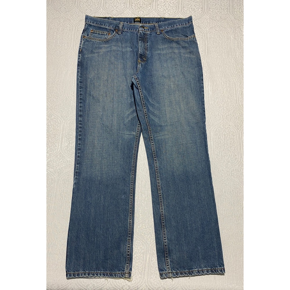 Lee Premium Select Relaxed Fit Jeans Mens 38x32 Medium Wash Blue Straight Leg - Picture 3 of 9